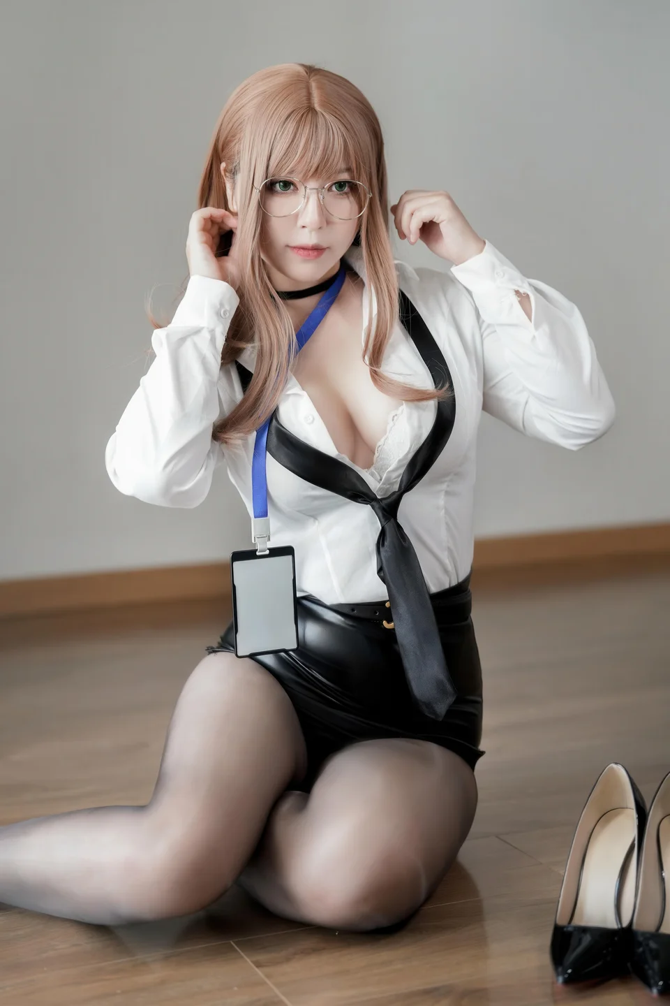 半半子_No_097_Nikke：胜利女神_艾玛秘书_76P_468MB tg@simisebaisi 【丝足阁】067.webp